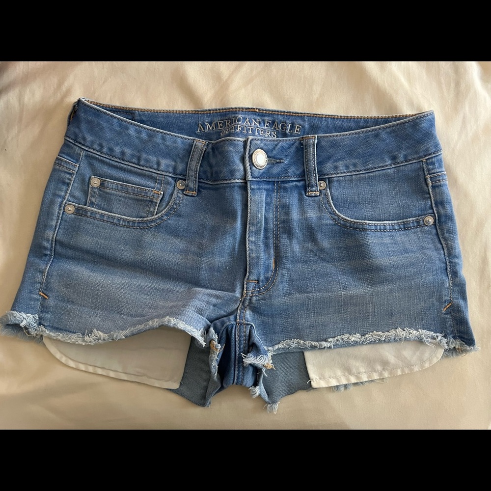 American Eagle Light-Wash Denim Shorts. Size 6.